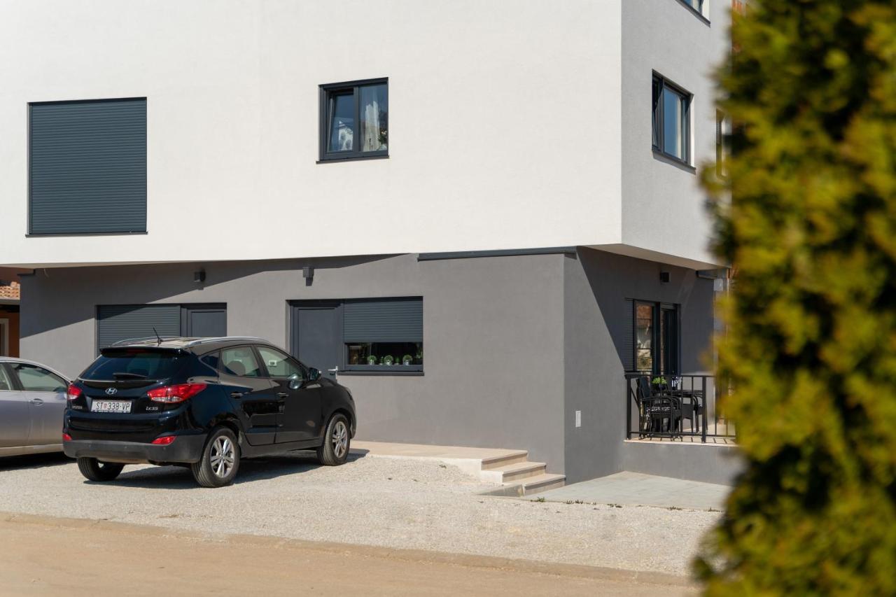 Casa Nera Villa Funtana Exterior photo