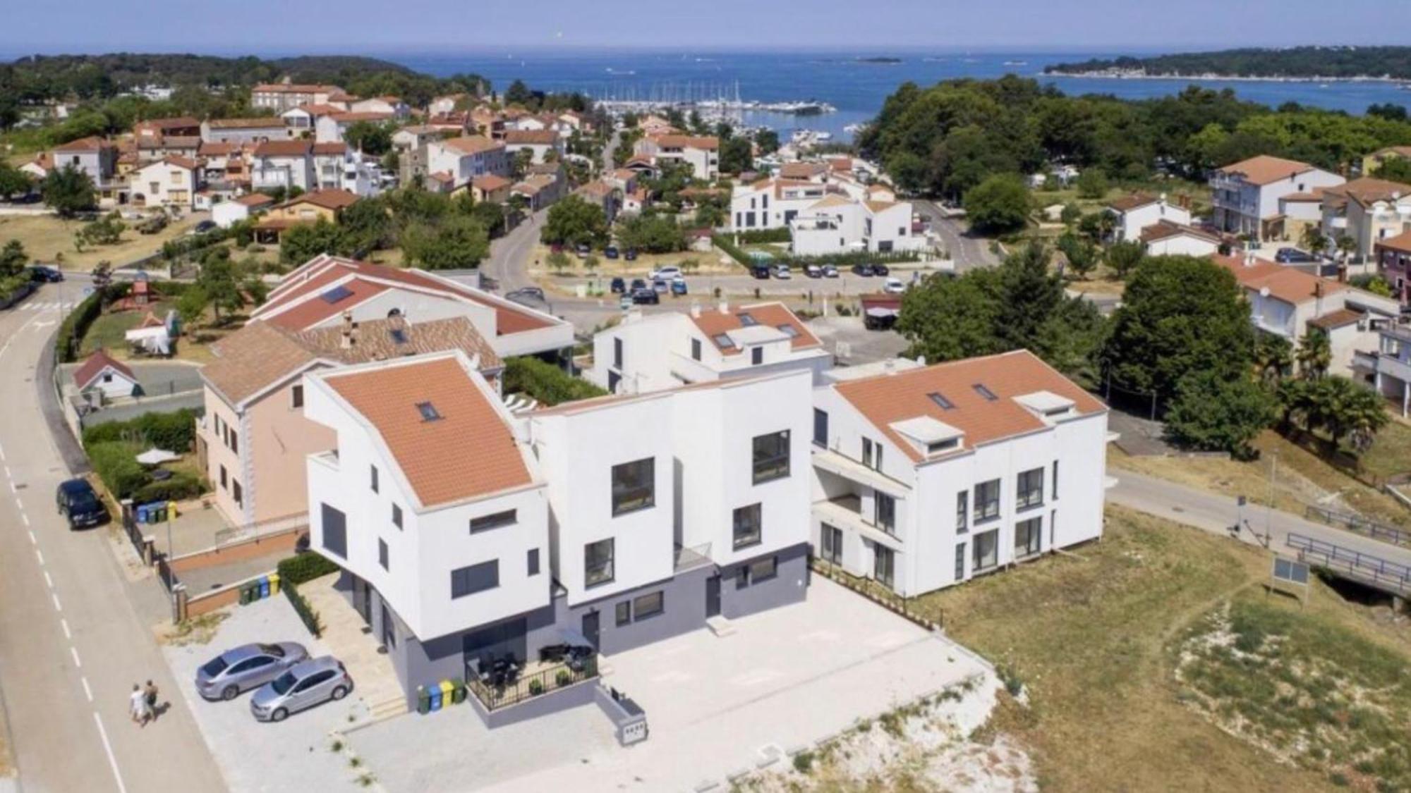 Casa Nera Villa Funtana Exterior photo